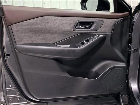 Used 2023 Nissan Rogue S image 23