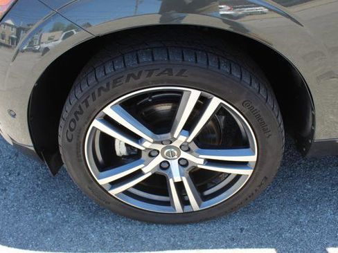 Used 2018 Volvo XC60 T5 Momentum w/ Vision Package AWD/4WD image 11