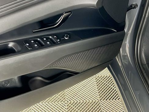 Used 2025 Hyundai Elantra Sport image 18