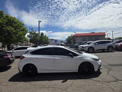 Used 2018 Chevrolet Cruze LT w/ Sun And Sound Package FWD image 3