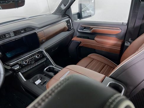 Certified 2025 GMC Sierra 2500 Denali Ultimate image 24