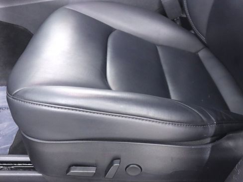 Used 2020 Tesla Model Y Long Range AWD/4WD image 29