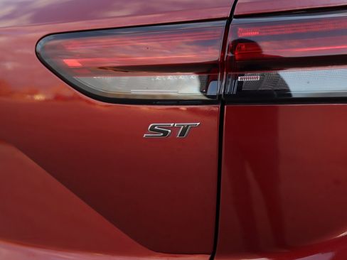 Used 2023 Buick Envision Essence w/ Sport Touring Package image 36