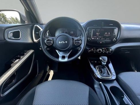 Certified 2023 Kia Soul LX w/ LX Technology Package FWD image 8