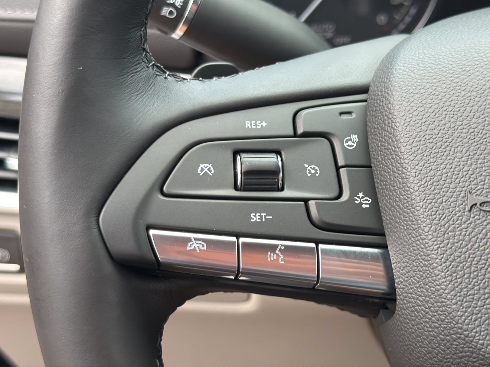 Certified 2023 Cadillac XT4 Premium Luxury w/ Technology Package FWD image 23
