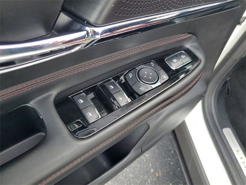 Used 2024 Lincoln Corsair Reserve w/ Rear Removable Package Tray image 21