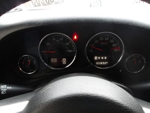 Used 2015 Jeep Wrangler Unlimited Rubicon image 17