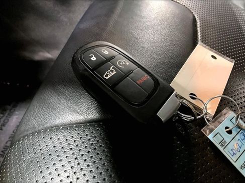 Used 2020 Jeep Cherokee Limited image 14