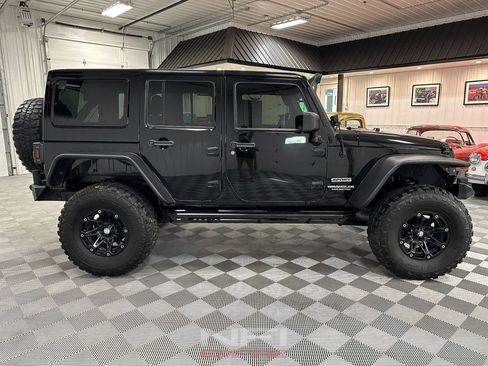 Used 2014 Jeep Wrangler Unlimited Sport w/ Quick Order Package 24S AWD/4WD image 7
