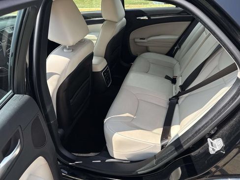 Used 2021 Chrysler 300 Touring L RWD image 10