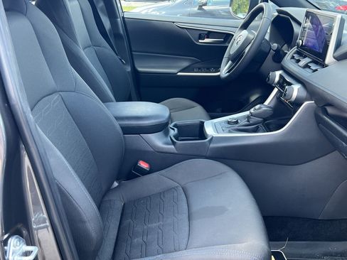 Used 2025 Toyota RAV4 SE AWD/4WD image 28