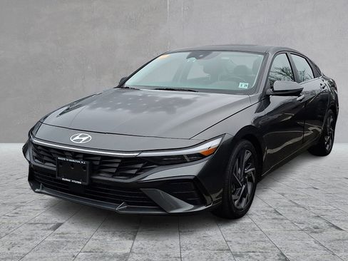 Used 2024 Hyundai Elantra Limited image 1