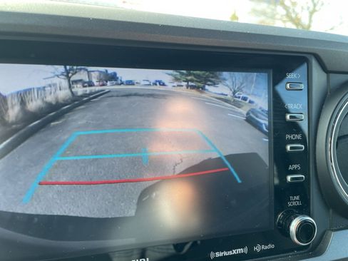 Used 2021 Toyota Tacoma TRD Off-Road w/ TRD Premium Off Road Package image 4