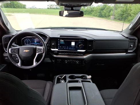 Used 2025 Chevrolet Silverado 1500 LT AWD/4WD image 4