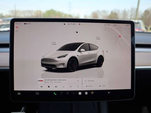 Used 2024 Tesla Model Y Performance image 18
