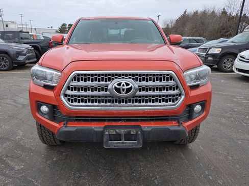 Used 2016 Toyota Tacoma TRD Off-Road w/ Premium & Technology Package image 2