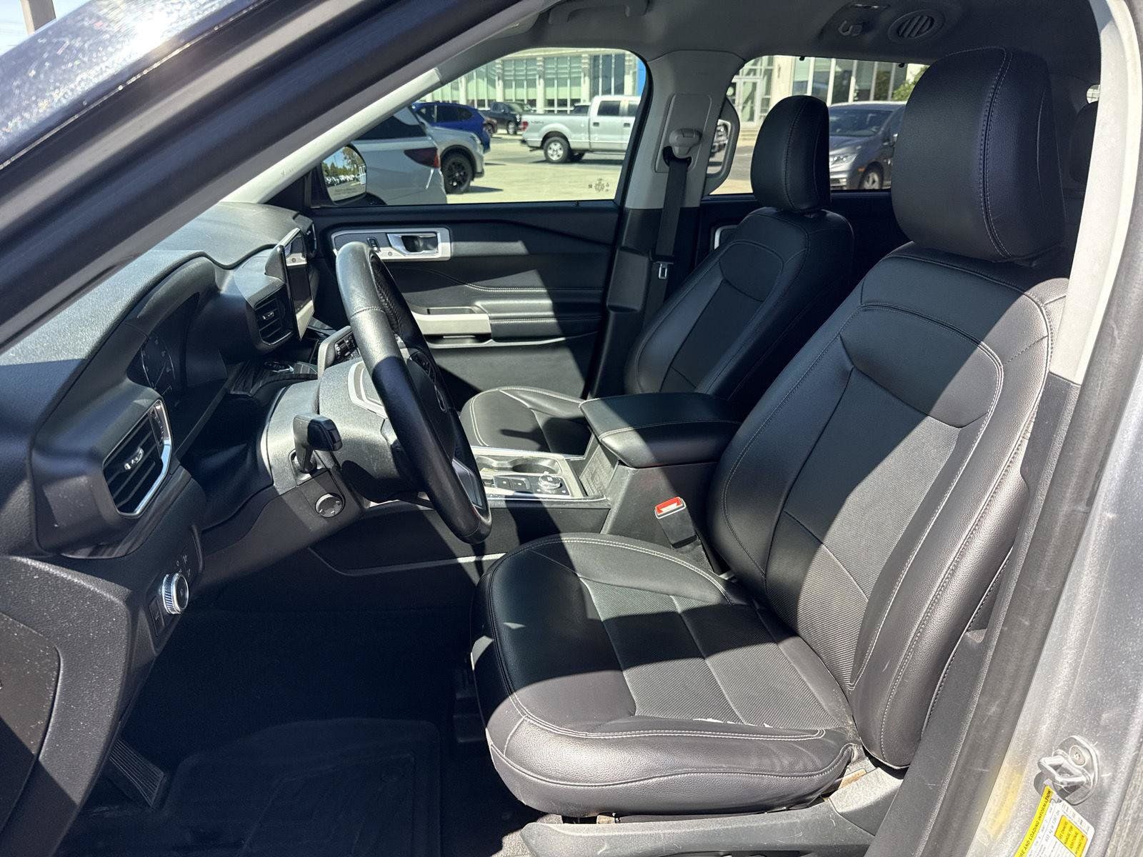 Used 2021 Ford Explorer Limited w/ Equipment Group 301A AWD/4WD image 13