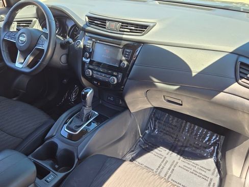 Used 2018 Nissan Rogue SV FWD image 5