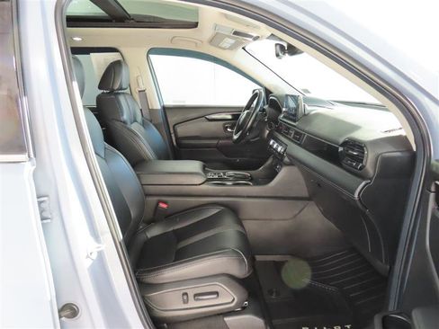 Used 2025 Honda Pilot Touring image 38