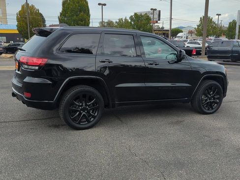 Used 2022 Jeep Grand Cherokee Laredo X image 8