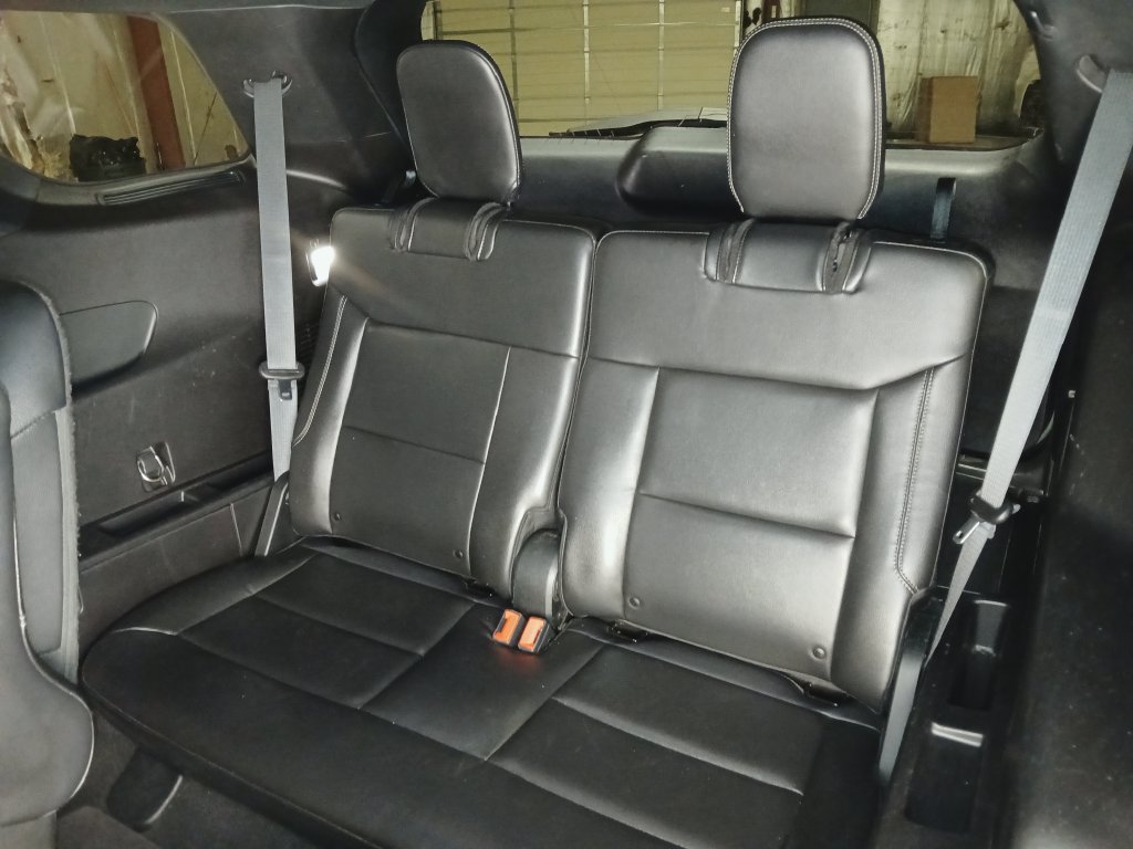 Used 2020 Ford Explorer XLT w/ Equipment Group 202A AWD/4WD image 14