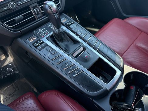 Used 2021 Porsche Macan image 22