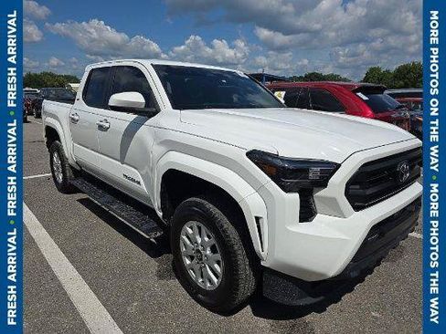 Certified 2024 Toyota Tacoma SR5 AWD/4WD image 1