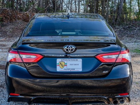 Used 2020 Toyota Camry SE image 4