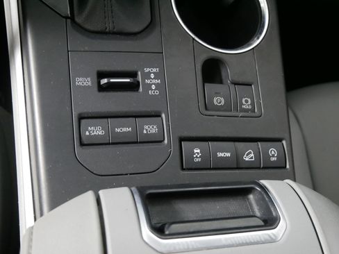 Used 2021 Toyota Highlander XLE image 30