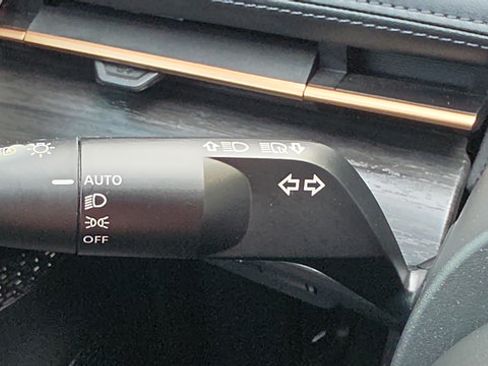 Used 2025 Nissan Ariya AWD image 17