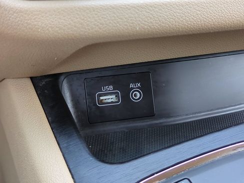 Used 2017 Kia Sedona LX w/ LX Essentials Premium Package FWD image 21