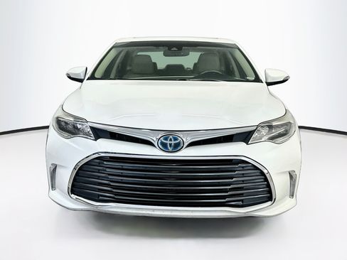 Used 2018 Toyota Avalon Limited w/ All Weather Liner Package FWD image 2