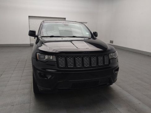 Used 2017 Jeep Grand Cherokee Altitude AWD/4WD image 14