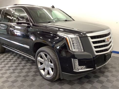 Used 2019 Cadillac Escalade ESV Premium Luxury AWD/4WD image 33