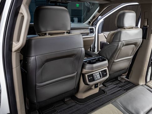 Used 2025 Ford F350 Platinum w/ Platinum Plus Package image 34