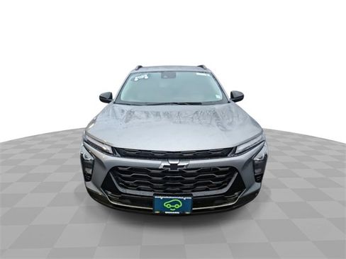 Used 2025 Chevrolet Trax ACTIV w/ Driver Confidence Package image 3