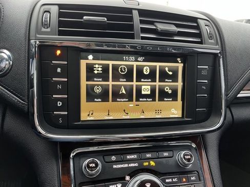 Used 2018 Lincoln Continental Reserve w/ Continental Climate Package image 40