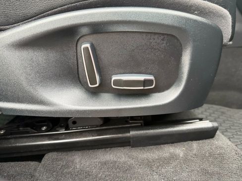 Used 2019 Jaguar F-PACE Premium image 25