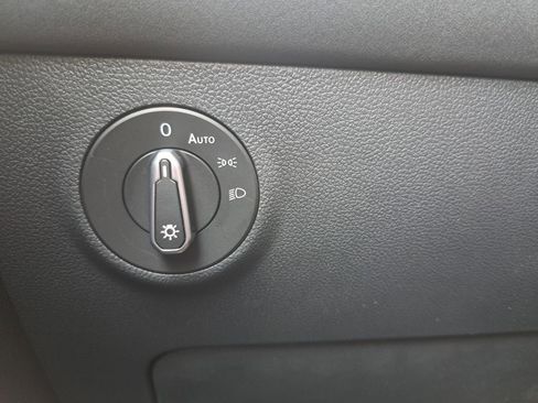 New 2026 Volkswagen Taos SE image 16