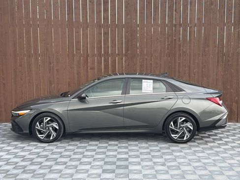 Used 2025 Hyundai Elantra Limited FWD image 15