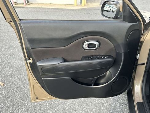 Used 2016 Kia Soul image 16