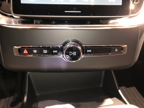 New 2026 Volvo XC90 B6 Plus w/ Protection Package Premier image 25