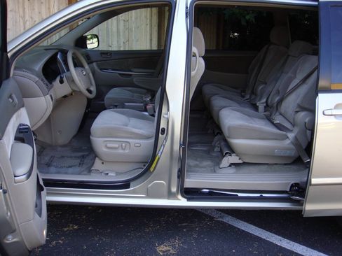Used 2008 Toyota Sienna LE FWD image 10