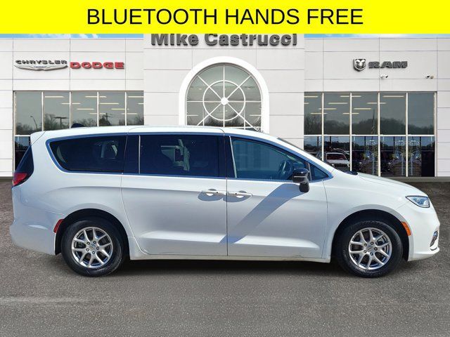 Certified 2024 Chrysler Pacifica Touring-L FWD image 3