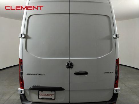 Used 2023 Mercedes-Benz Sprinter 2500 image 6
