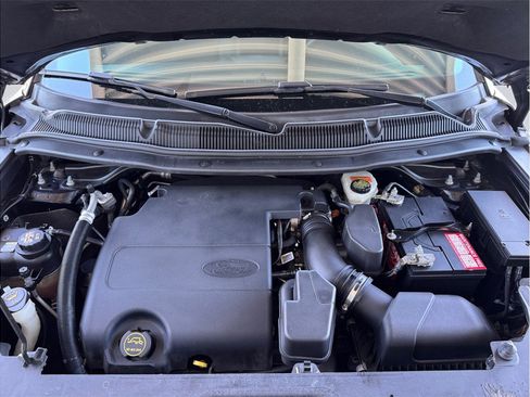 Used 2016 Ford Explorer XLT w/ Equipment Group 202A image 8