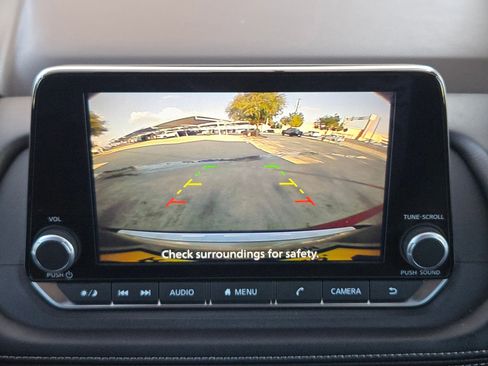 Used 2023 Nissan Rogue SV image 17