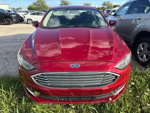 Used 2017 Ford Fusion SE w/ Equipment Group 201A FWD image 9