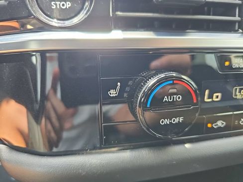 Used 2025 Nissan Pathfinder SV FWD image 22