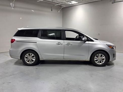 Used 2016 Kia Sedona LX w/ LX Convenience Package FWD image 16